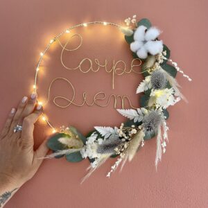 Couronne de fleurs séchées lumineuse Lina