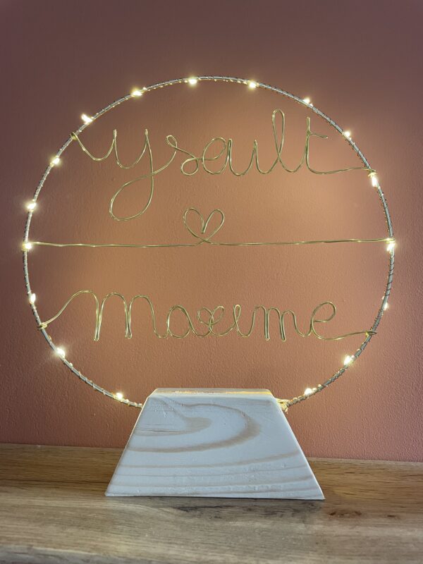 Couronne lumineuse sur socle – Image 3