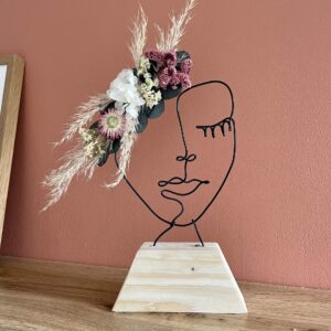 Visage abstrait sur socle